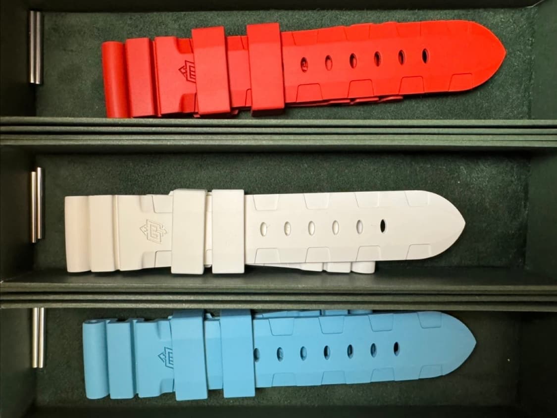 [24/22] 파네라이 아코디언 러버 스트랩 화이트 상품이미지1