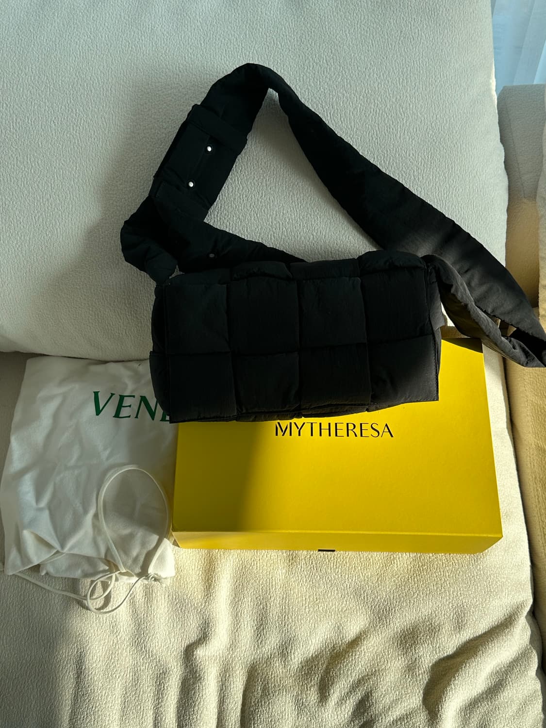 보테가베네타 패딩 카세트백 상품이미지9