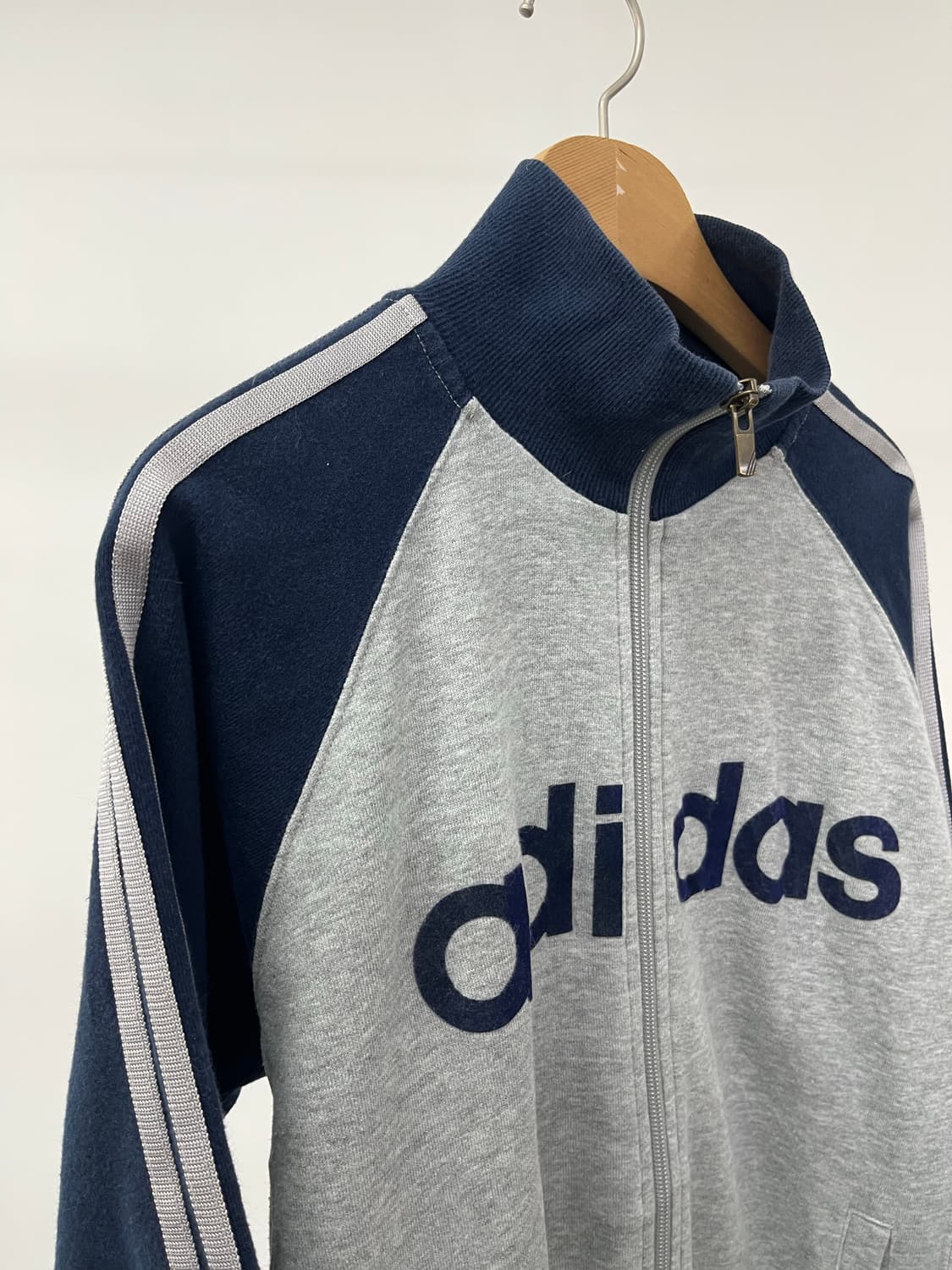 Adidas jacket 상품이미지3