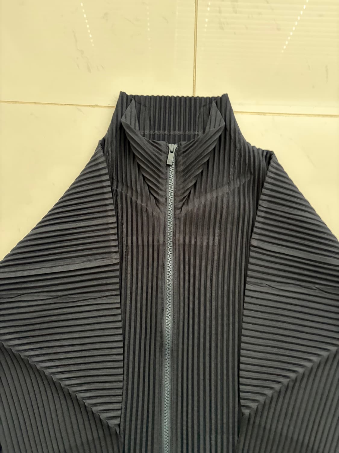 옴므플리세 집업 3사이즈 네이비 상품이미지3