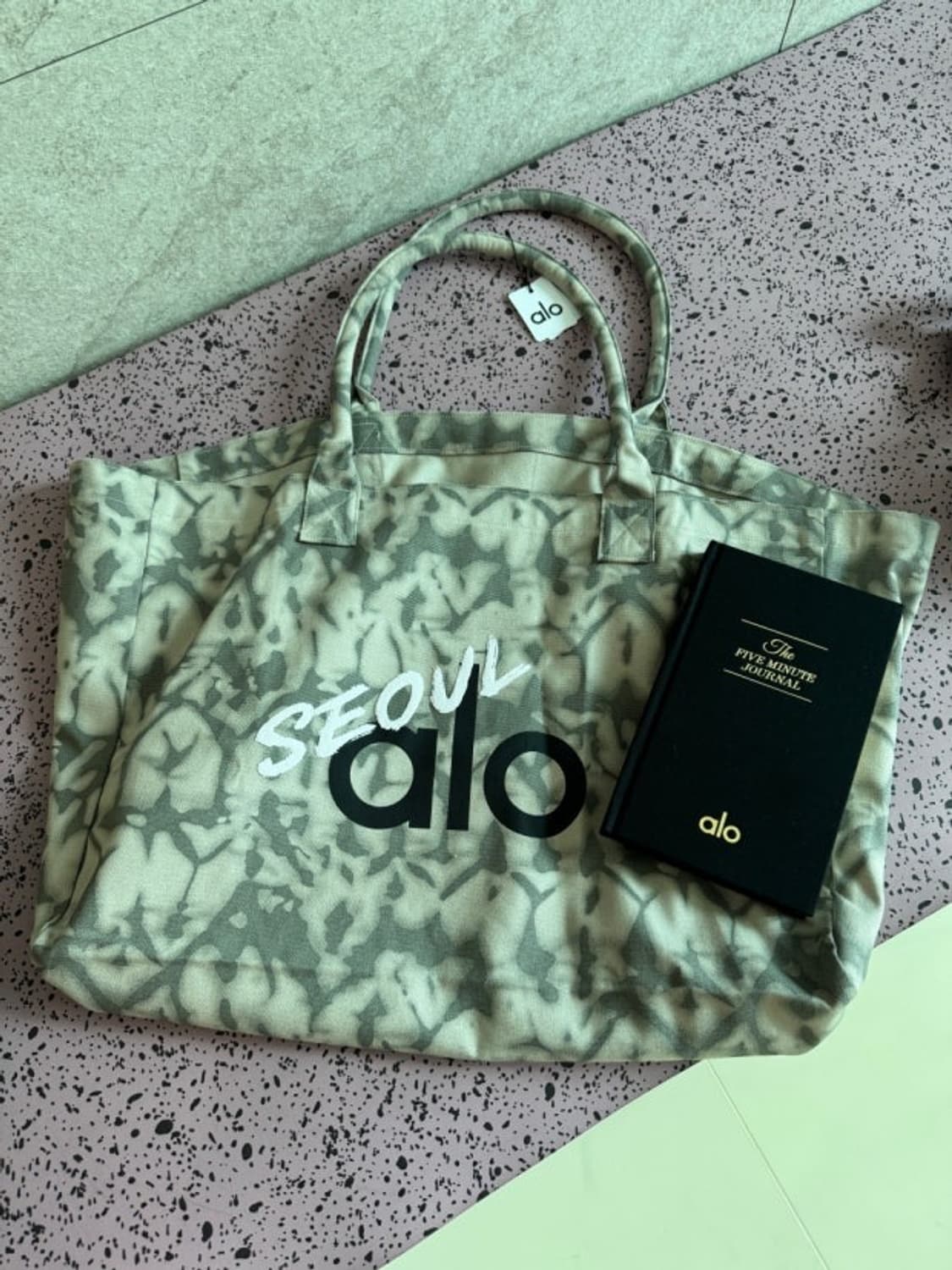 [ 구매글/삽니다 ] 알로 요가 서울 에코백 가방 구해요 상품이미지1