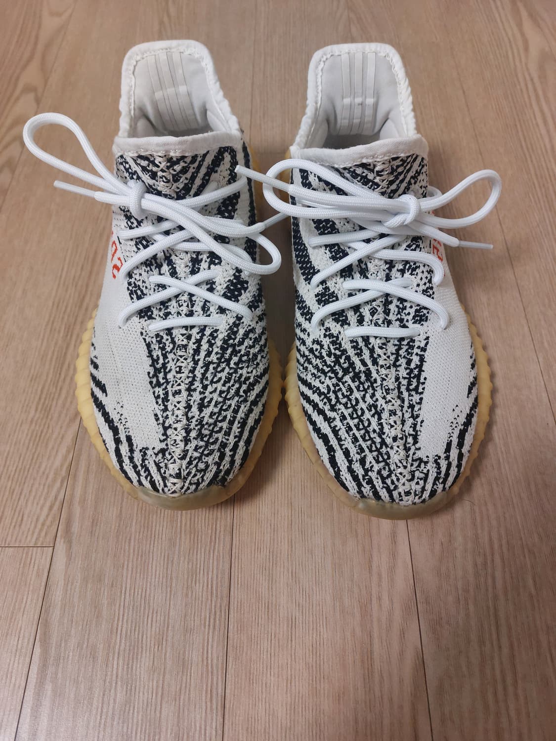 아디다스 이지 부스트 350 V2 지브라 상품이미지2