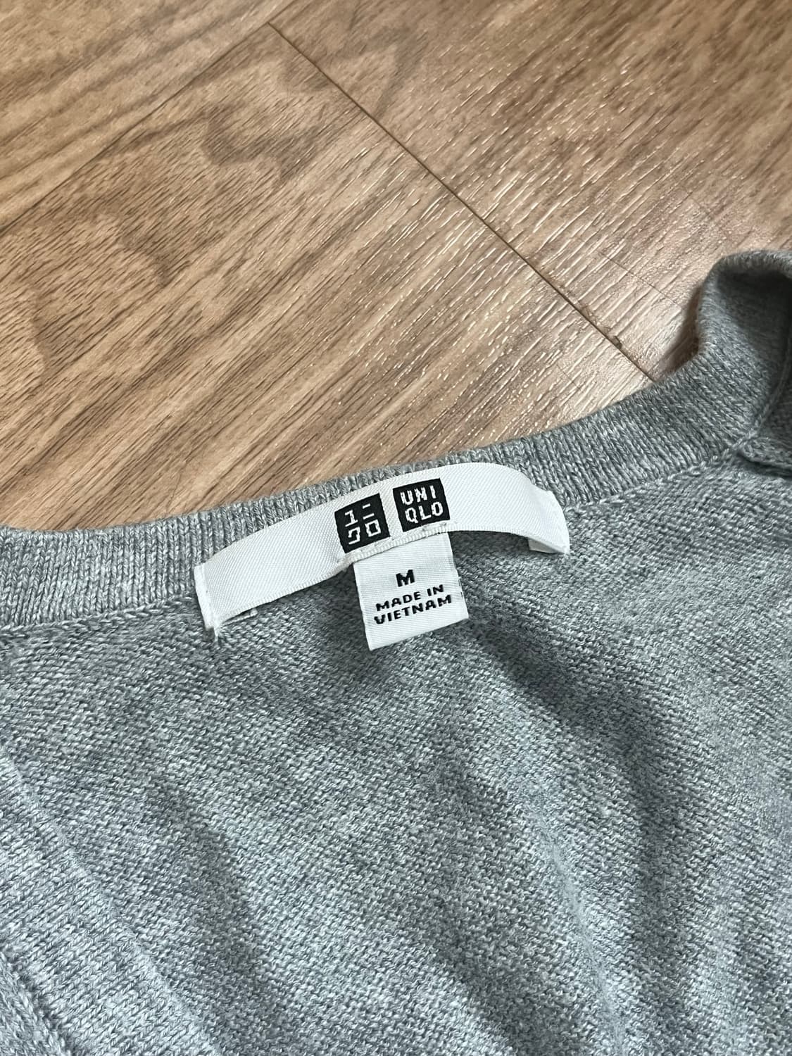 유니클로 브이넥 니트 M 상품이미지4