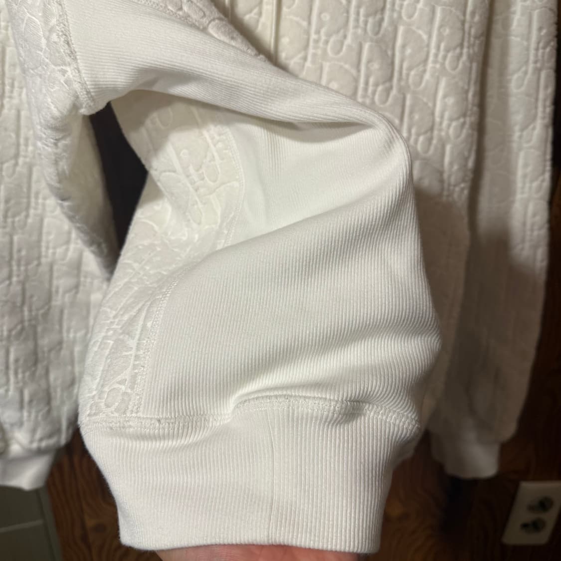 디올 오블리크 후드티셔츠 판매 합니다. 상품이미지5