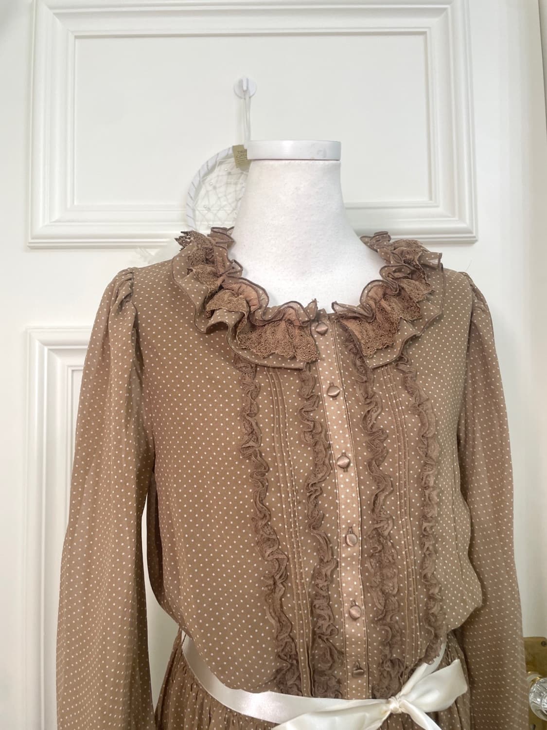 brown dot ruffle embroidery chiffon opc 상품이미지6