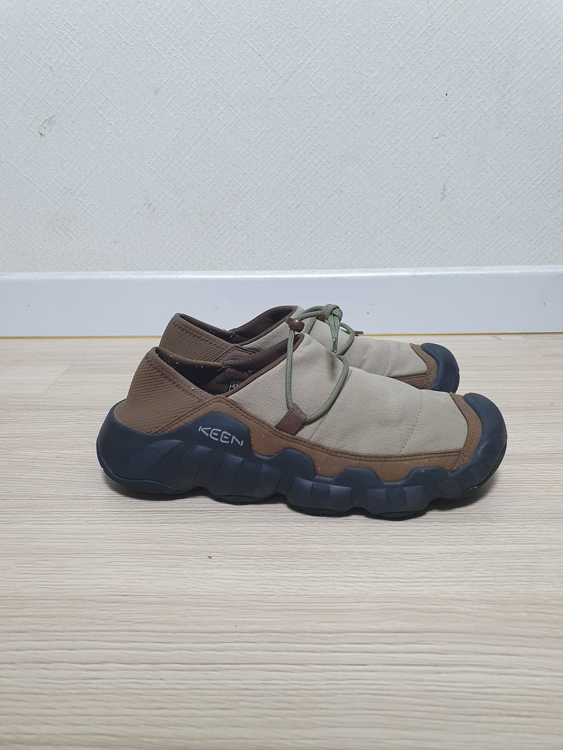 킨 하이파우저 크러쉬백 스니커즈 270 상품이미지1