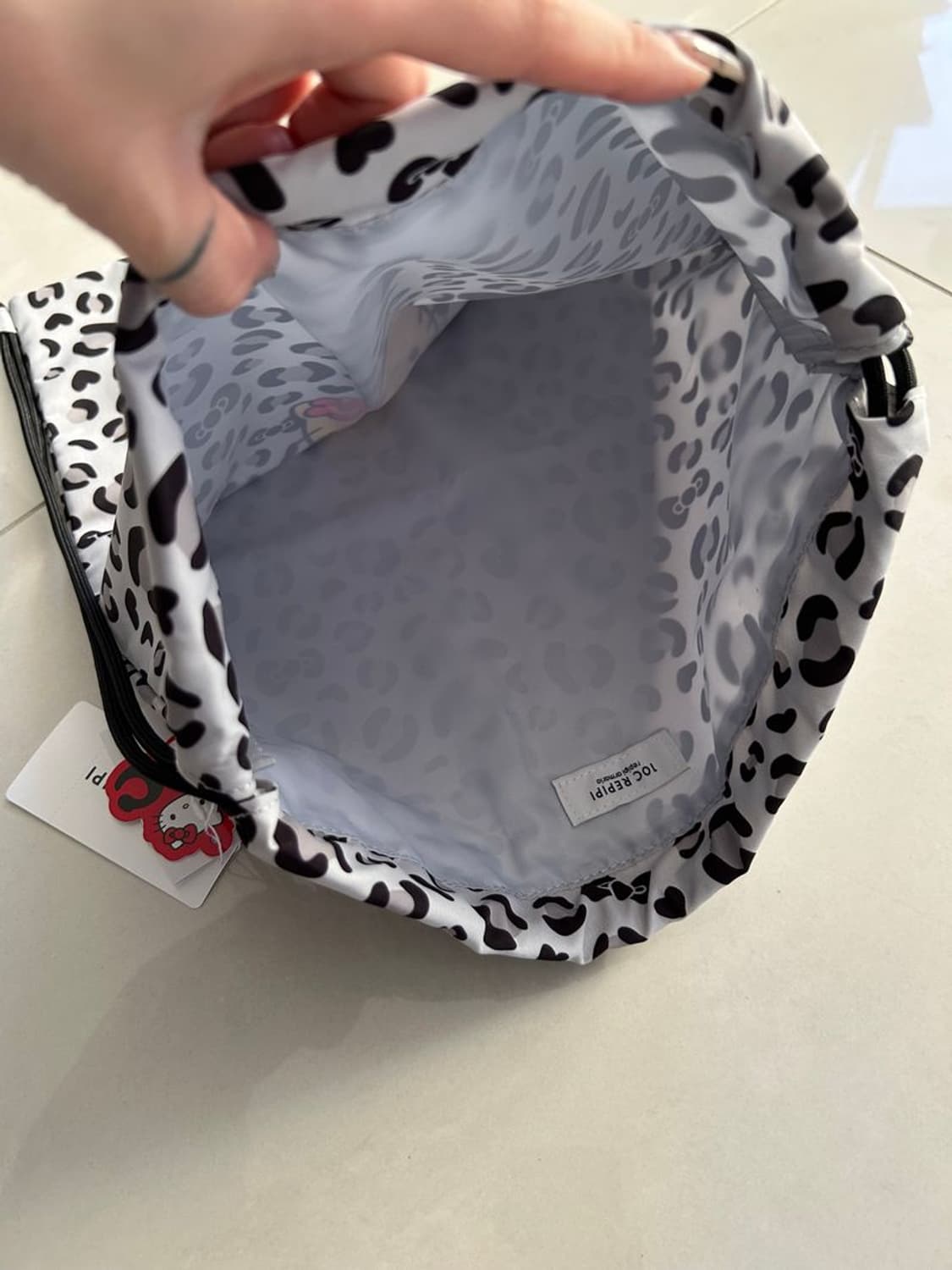 HELLO KITTY DRAWSTRING BACKPACK 헬로키티 백팩 상품이미지4