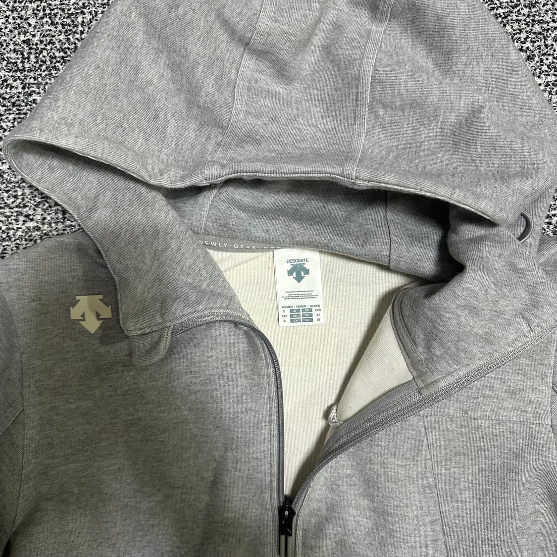 (S) 데상트 그레이 후드 집업 상품이미지2