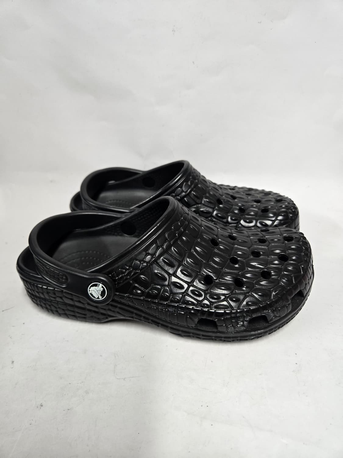 새신발)크록스  클래식 메탈릭 크록스킨 클로그 250 W8/M6 상품이미지1