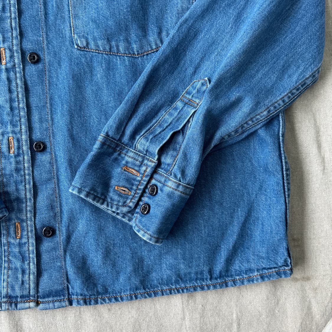 리바이스 우먼 오렌지탭 크롭 데님셔츠 S 상품이미지3