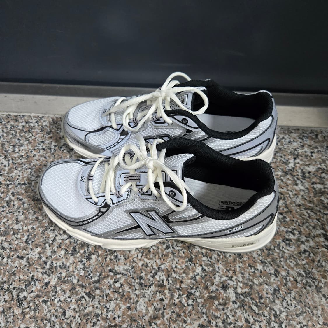 뉴발란스 740 화이트실버 상품이미지4