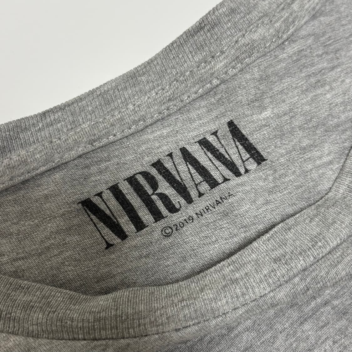 너바나 스마일리 로고 멜란지 그레이 반팔 티셔츠 상품이미지3