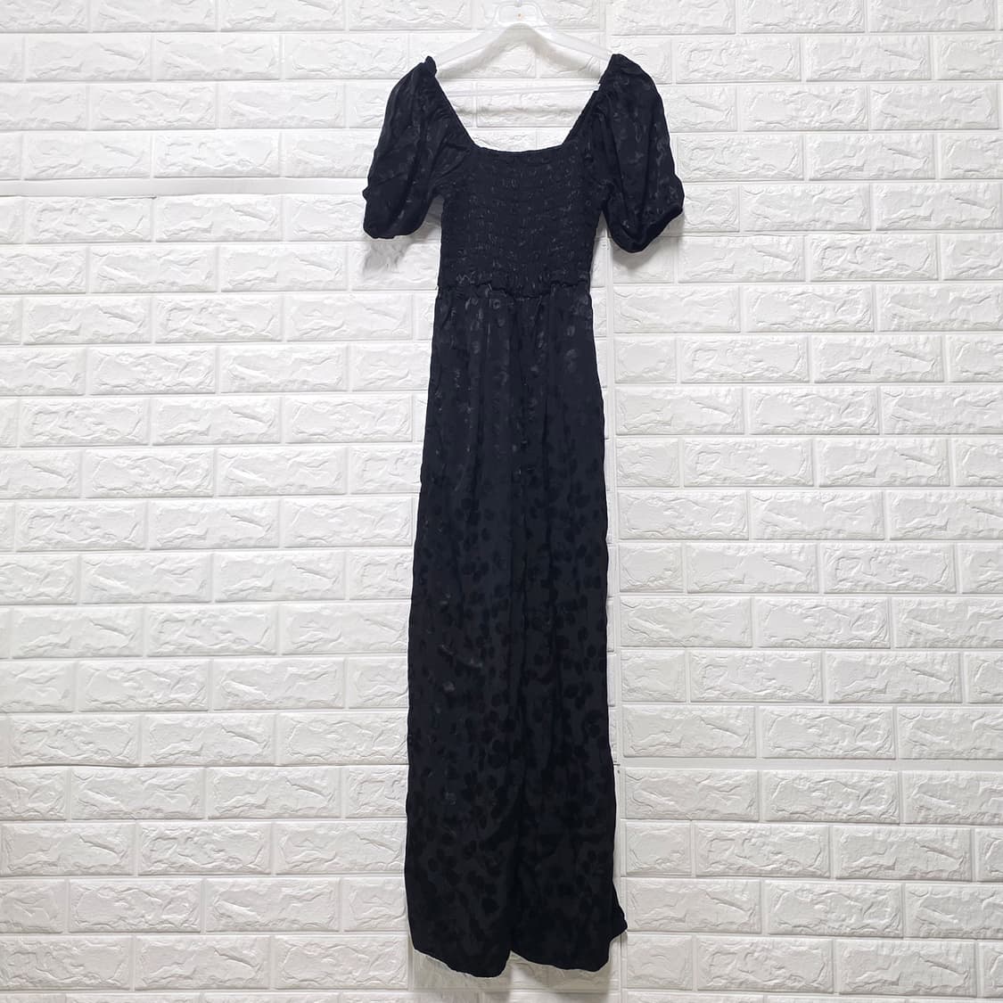 앤아더스토리즈 블랙 퍼프 소매 롱 원피스 상품이미지1