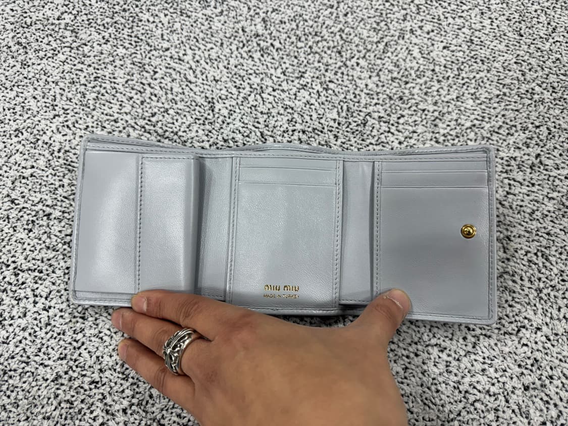 [새상품급] 미우미우 스몰 마테라쎄 나파 가죽 지갑 상품이미지5