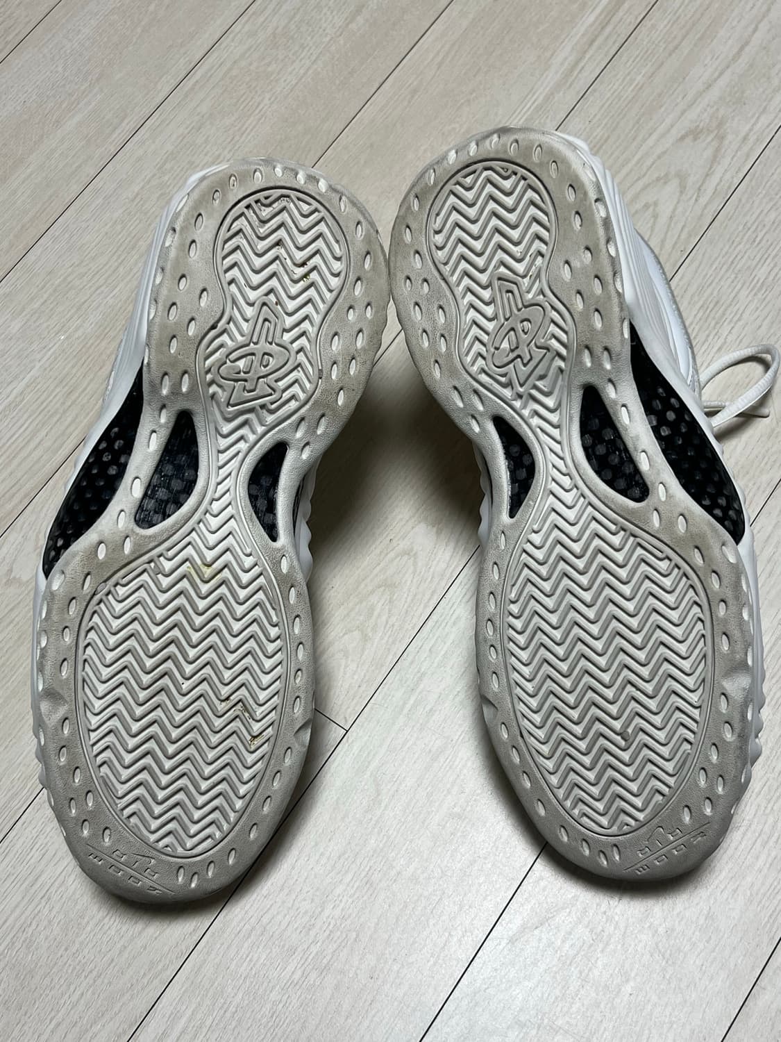 나이키 x 꼼데가르송 옴므 플러스 에어 폼포짓 원 화이트 270 상품이미지8