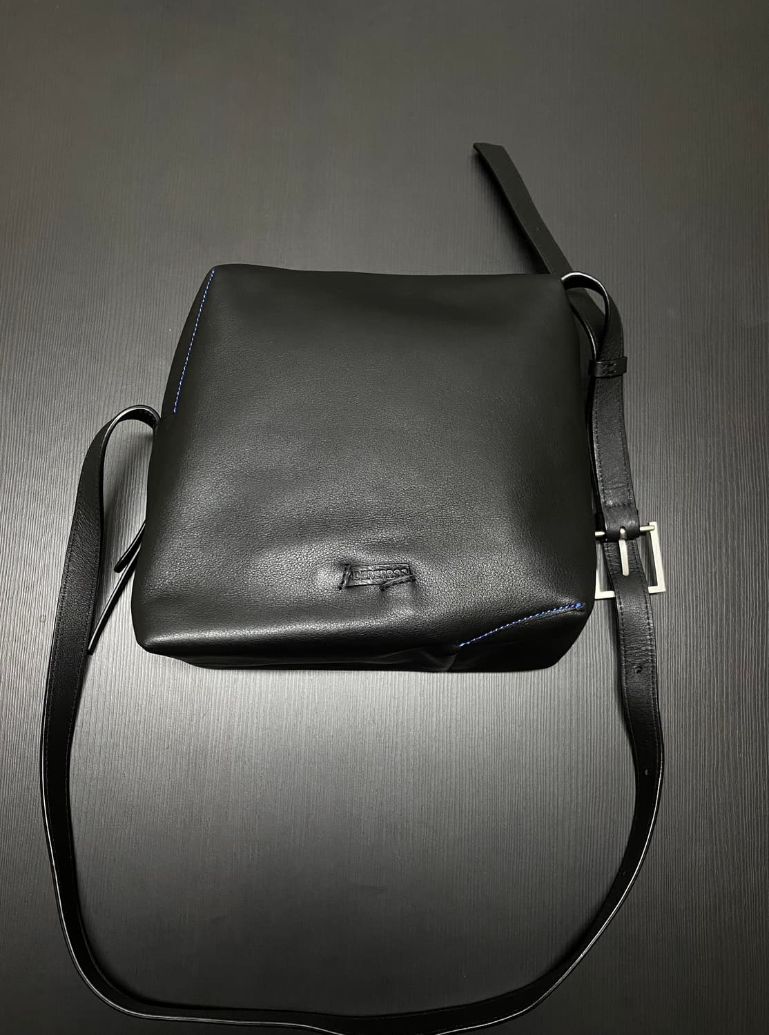 아더에러 Tetraight bag product. 105 상품이미지1