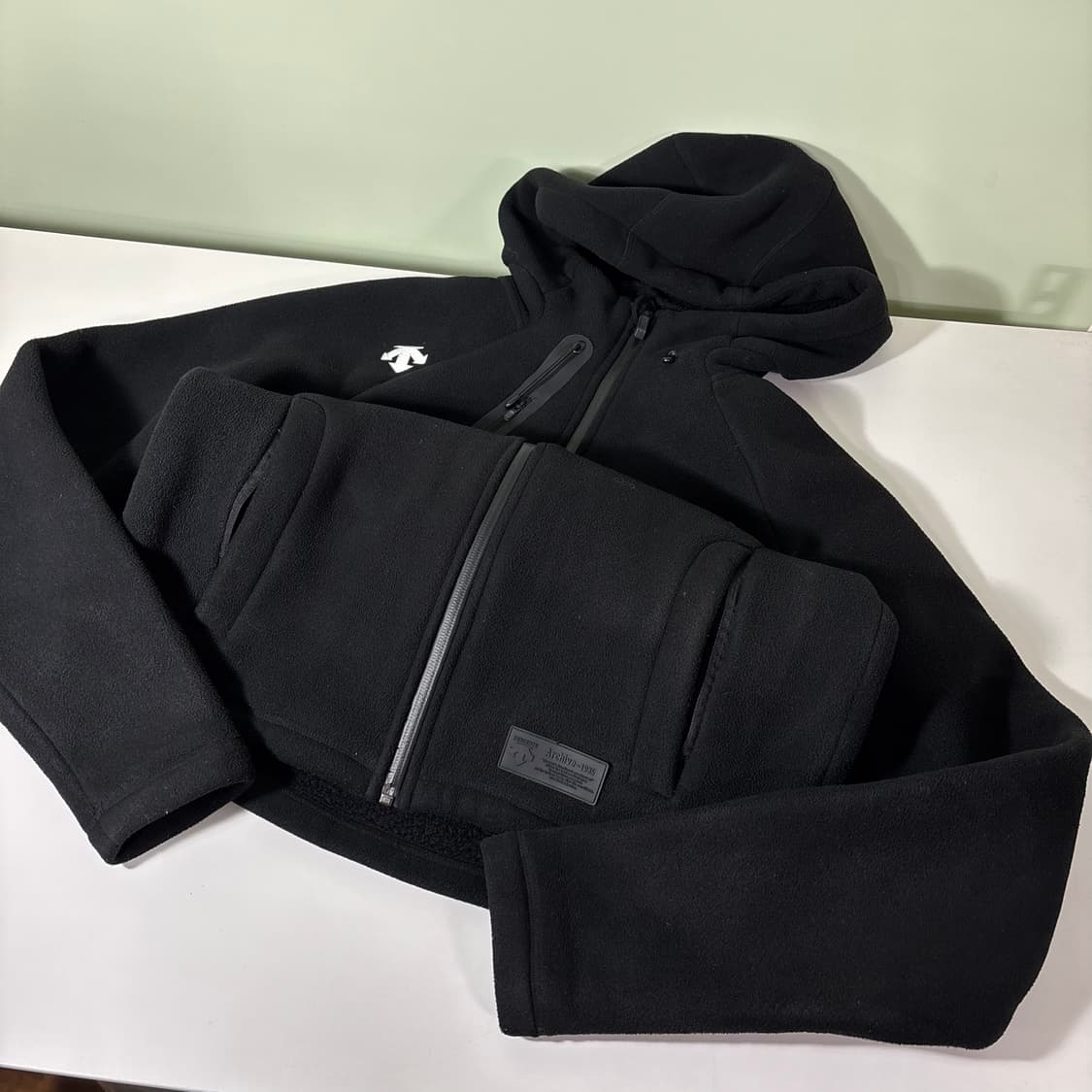 95 데상트 블랙 플리스 후드집업 상품이미지2