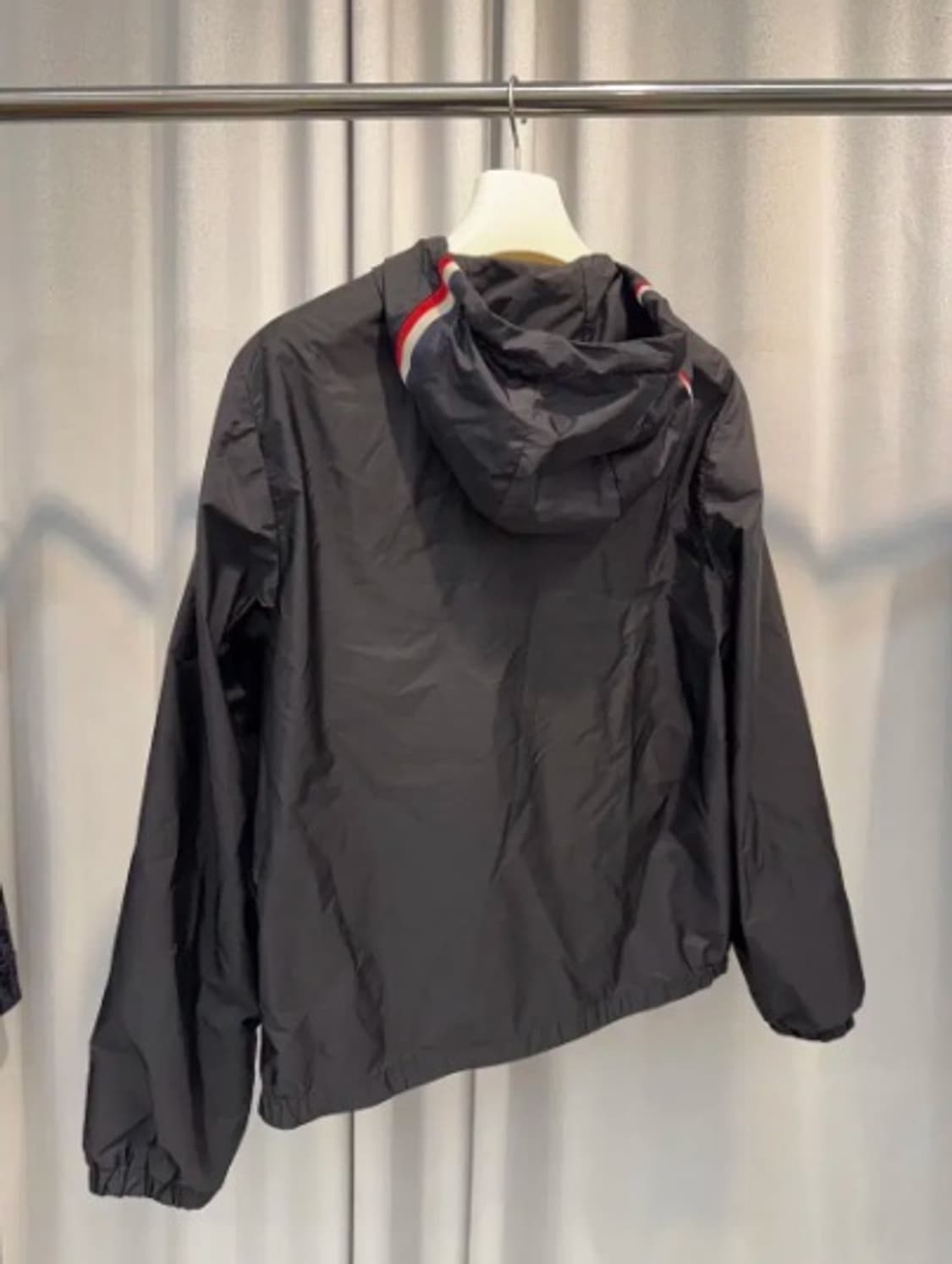 [정품] 몽클레어 신형 윈드브레이커 바람막이  나일론 자켓 블랙  M  상품이미지2