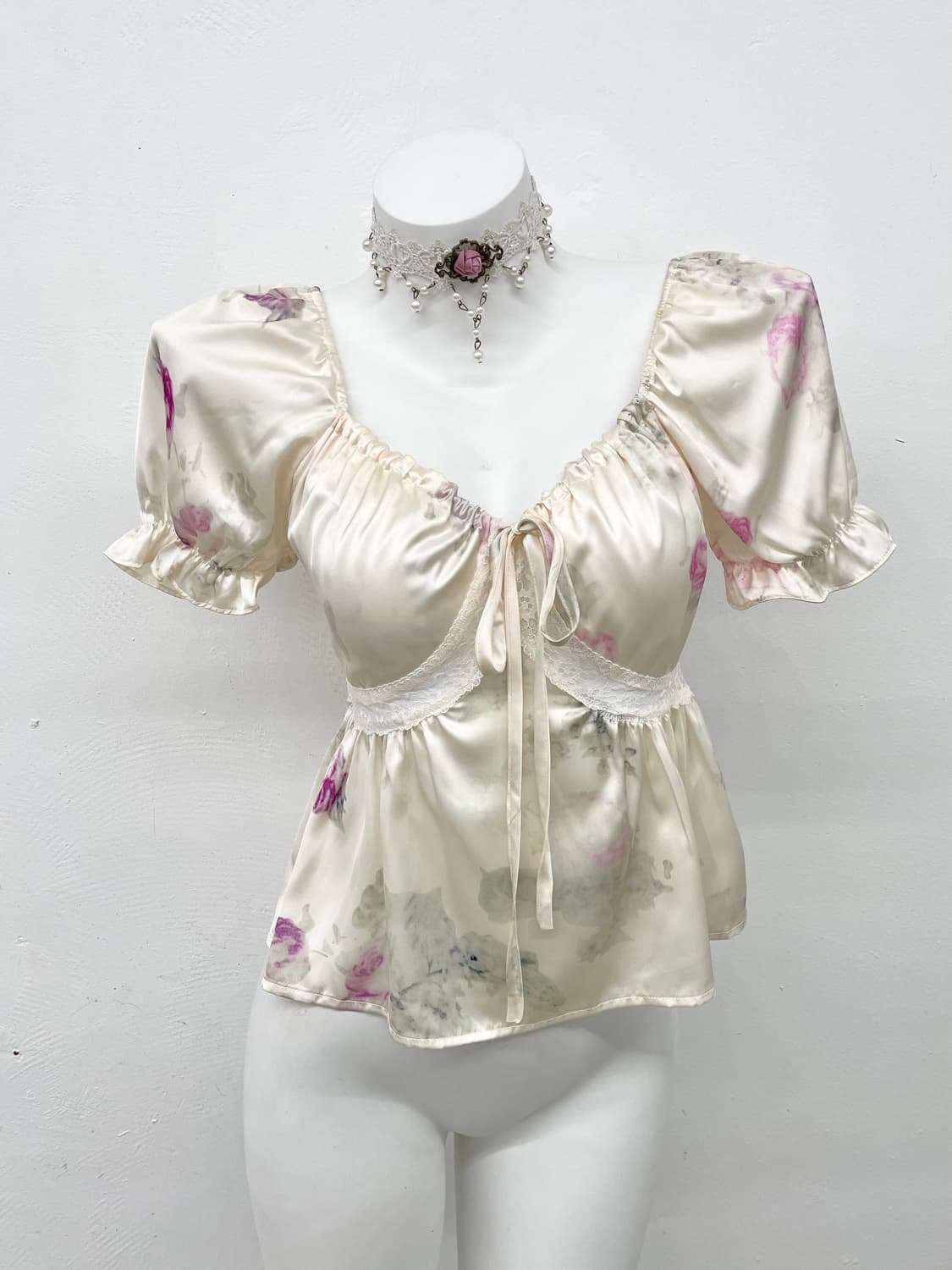 페어리 새틴 블라우스 상품이미지1