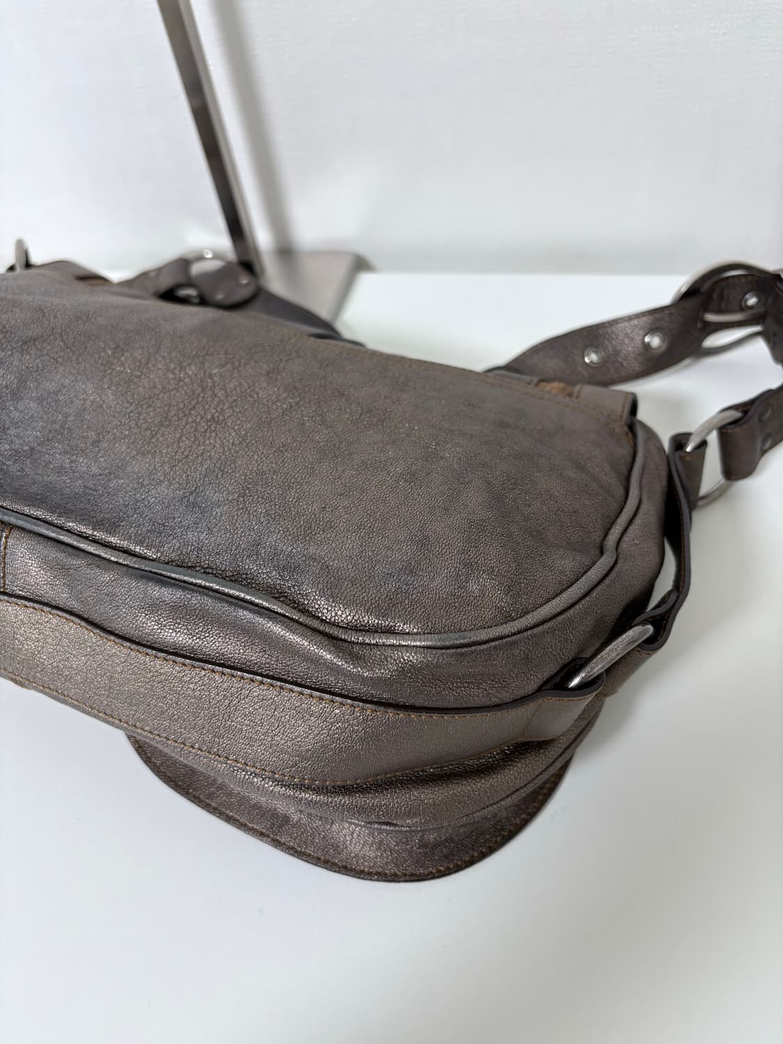 디올 가우초 메탈릭브라운 크로스백 상품이미지8