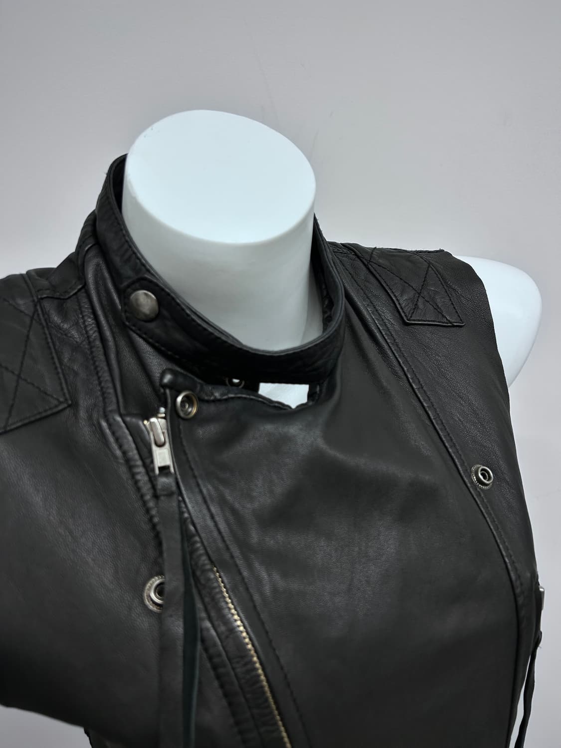 드레이프 비대칭 레더 베스트 상품이미지5