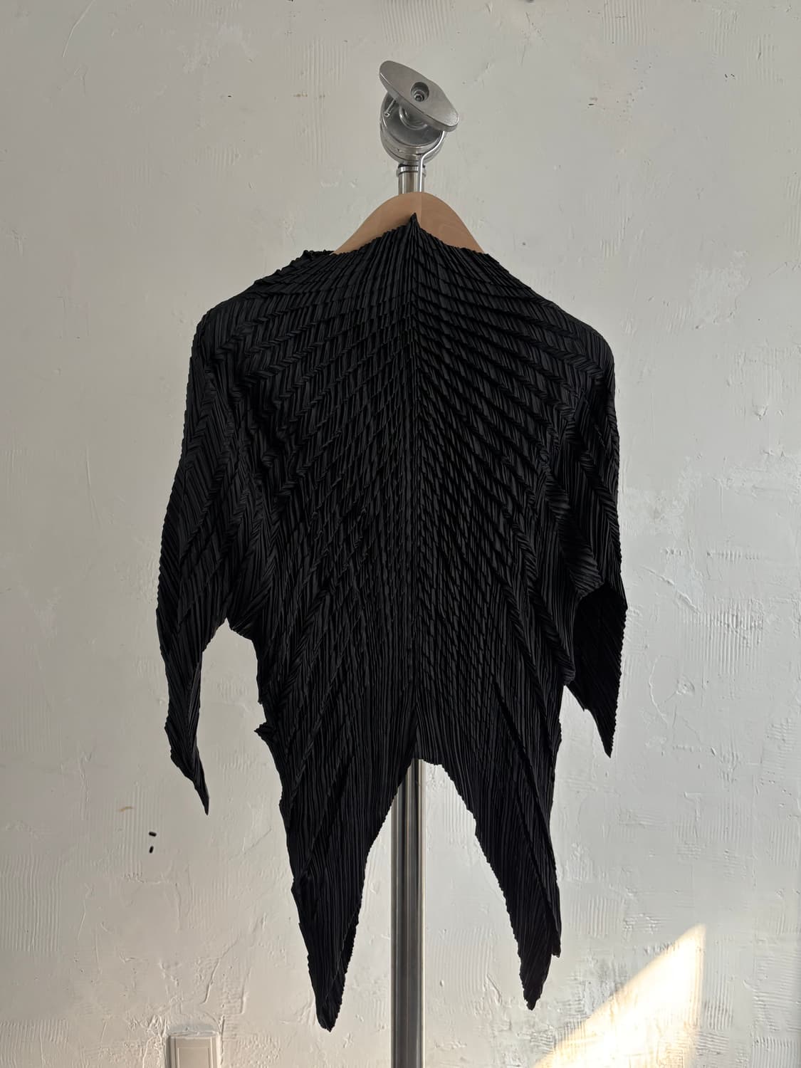 Issey Miyake 이세이미야케 화이트라벨 블랙 플리츠 탑 상품이미지4