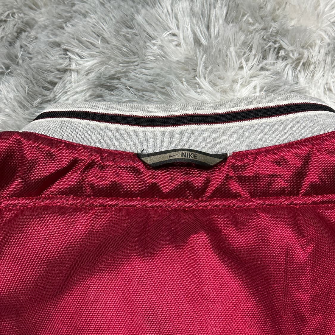 나이키 올드스쿨 스우시 유광 패딩조끼 XXL 상품이미지4