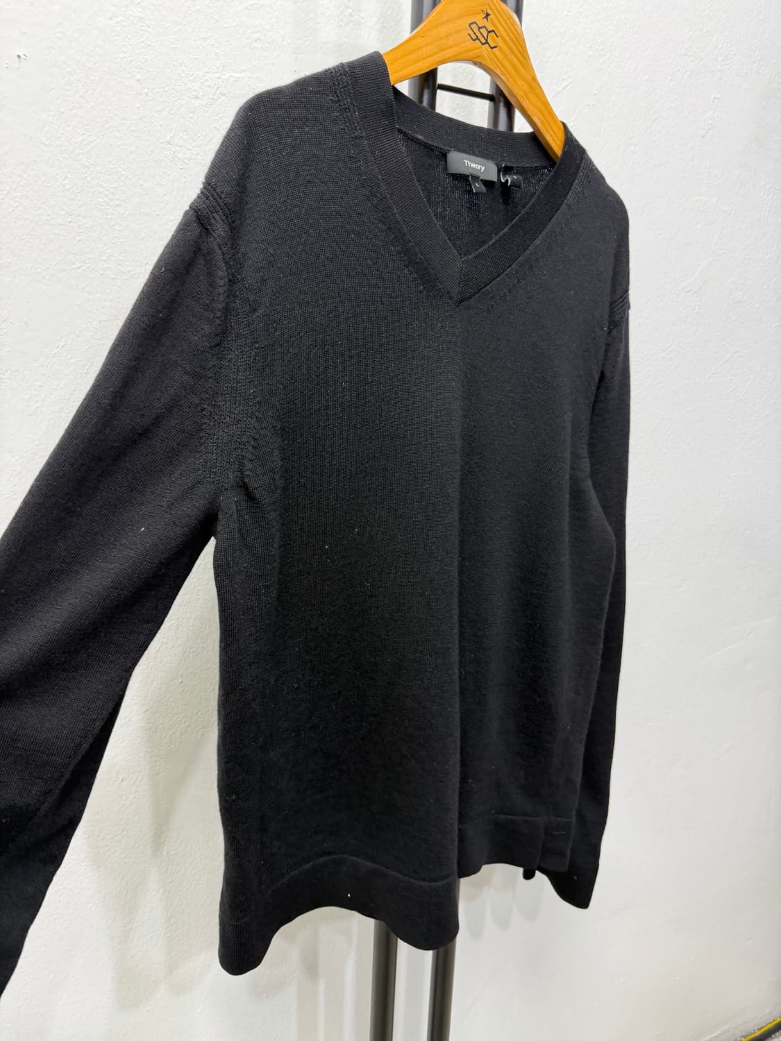 정품) Theory 띠어리 블랙 브이넥 니트 L  상품이미지2