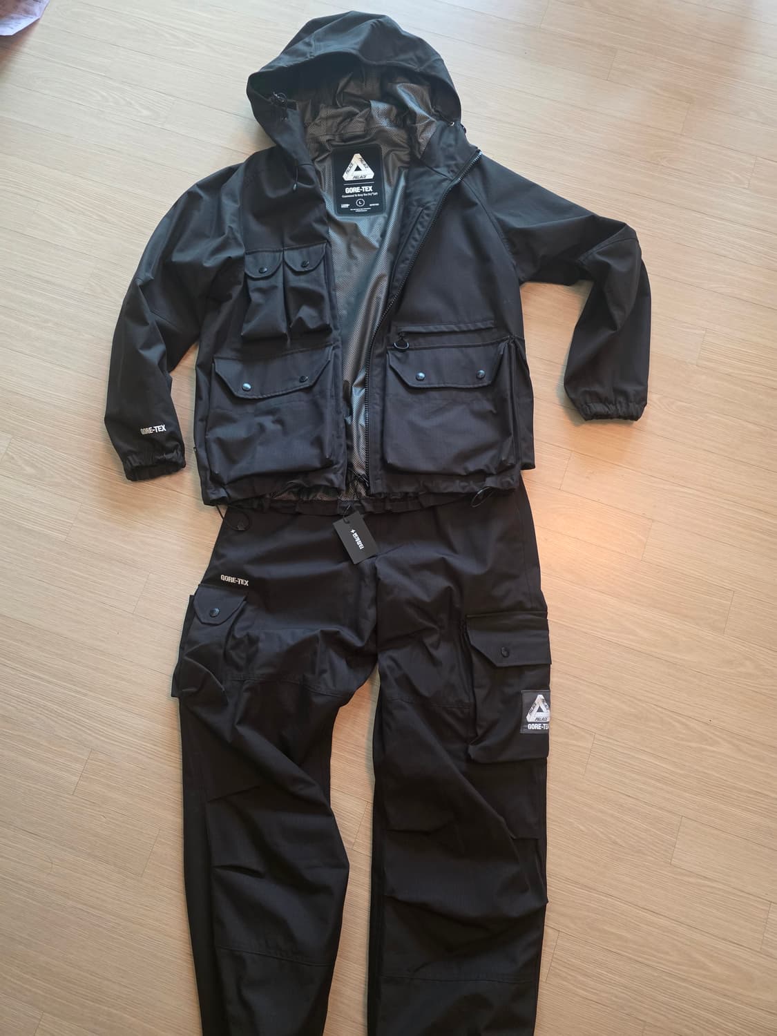 팔라스 고어텍스 블랙 자켓 +카고바지 새제품 상품이미지2