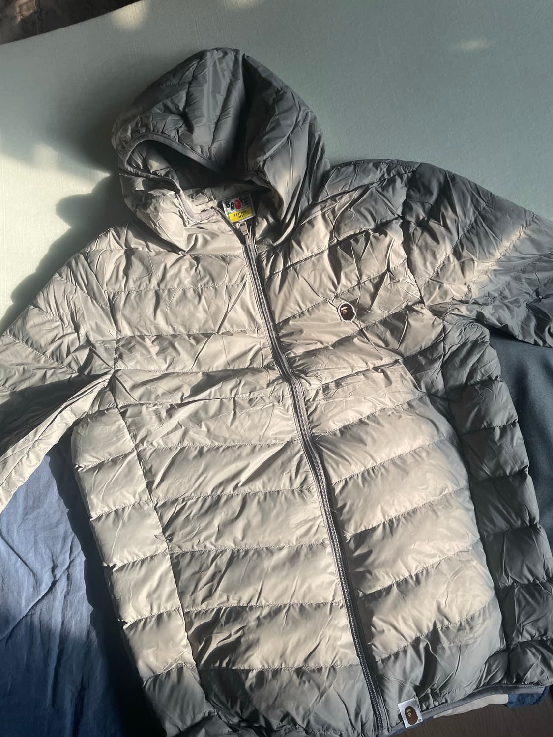 베이프 그레이 경량 패딩 상품이미지1