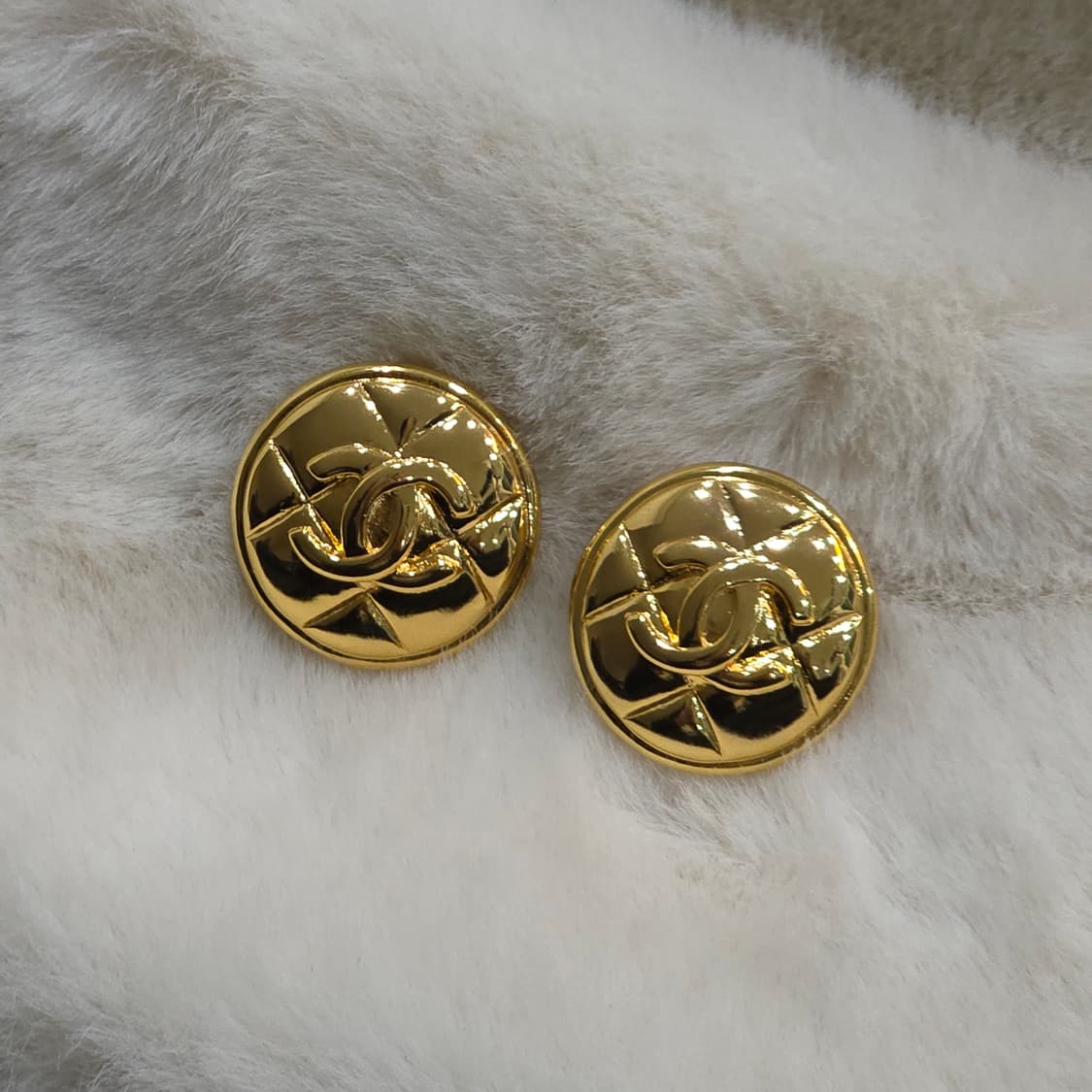 (~연말까지 할인가)샤넬 금장 마테라쎄 cc 로고 귀걸이 귀찌 (정품) 상품이미지1