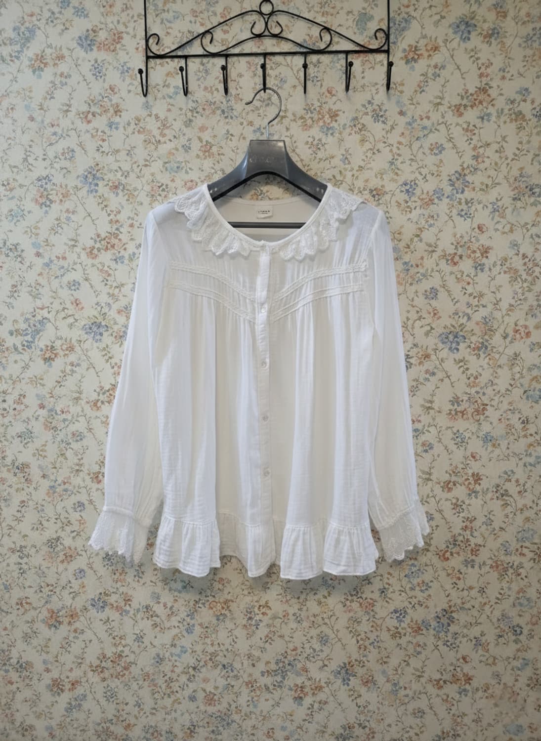 화이트 프릴 블라우스 66 상품이미지1