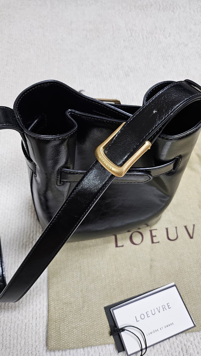 루에브르 삭드생뛰 블랙 스몰백 상품이미지5