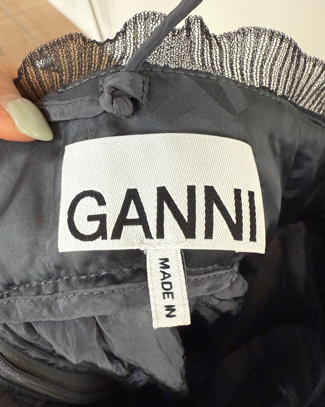 가니 그레이 샤이니 테크 스트랩 미디 드레스  상품이미지7