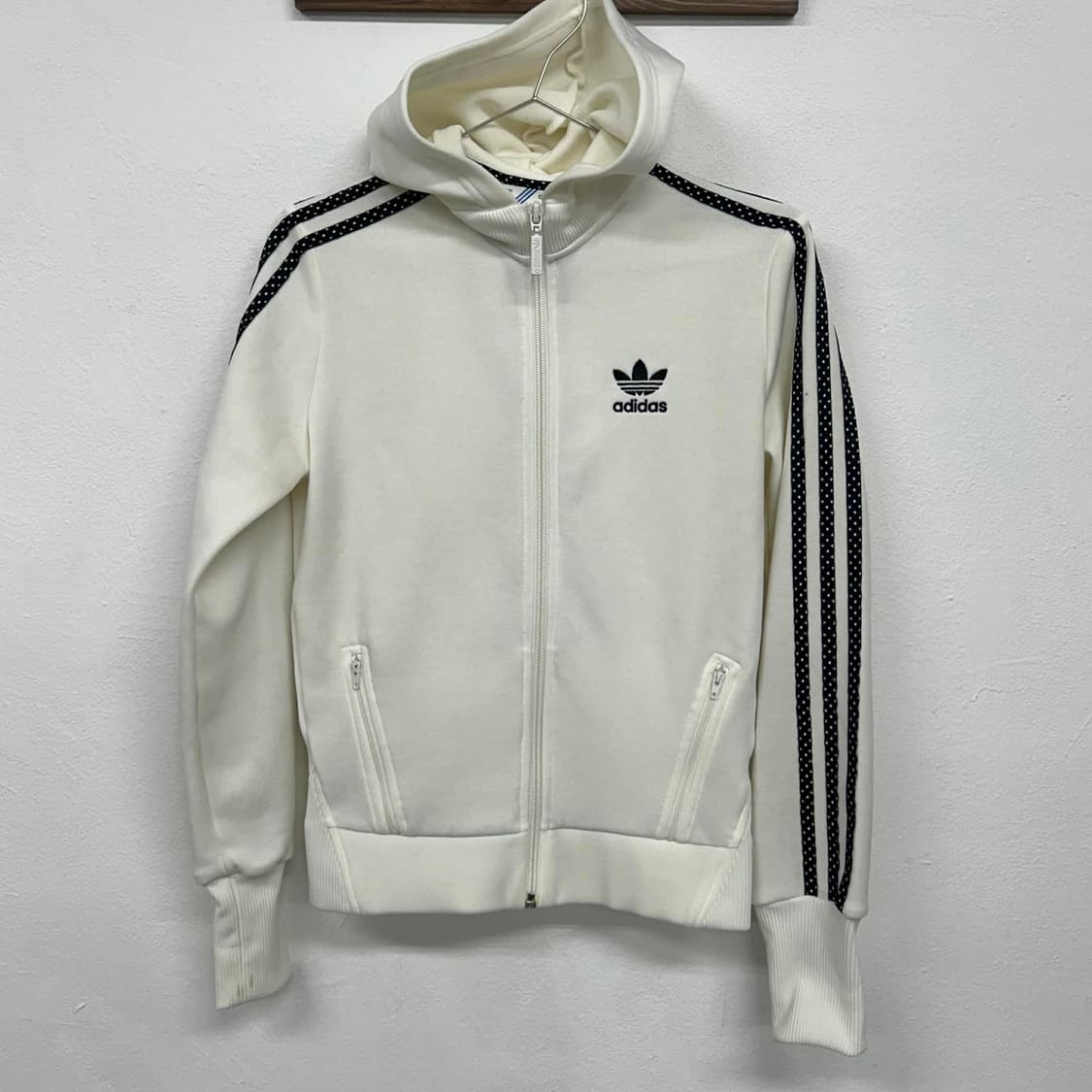 아디다스 화이트 도트 땡땡이 세미크롭 파이어버드 대대장 작사 후드집업 져 상품이미지4