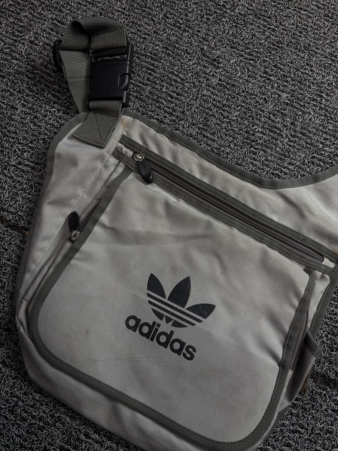 00s 아디다스 올드스쿨 빅로고 캔버스 크로스백 1943 상품이미지3