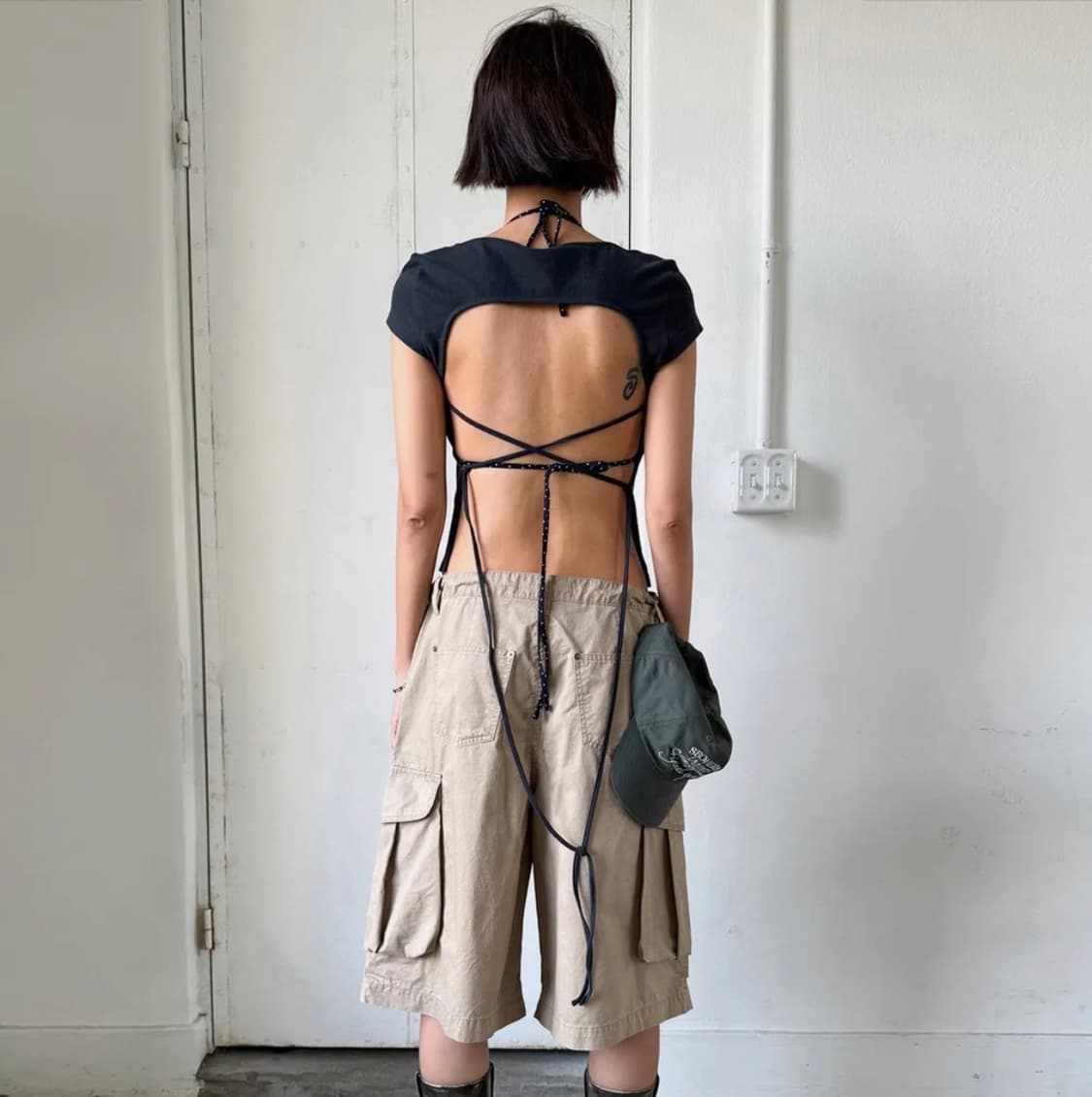 OPEN BACK CAP SLEEVE TOP ASH BLACK 상품이미지1