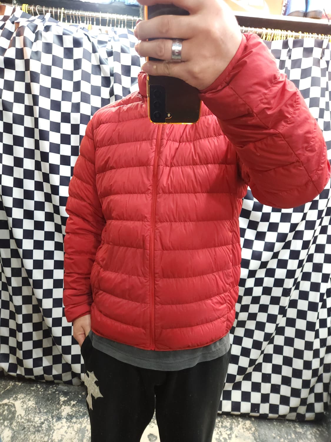 유니클로 울트라라이트 오리털 경량 패딩 
​
 상품이미지8