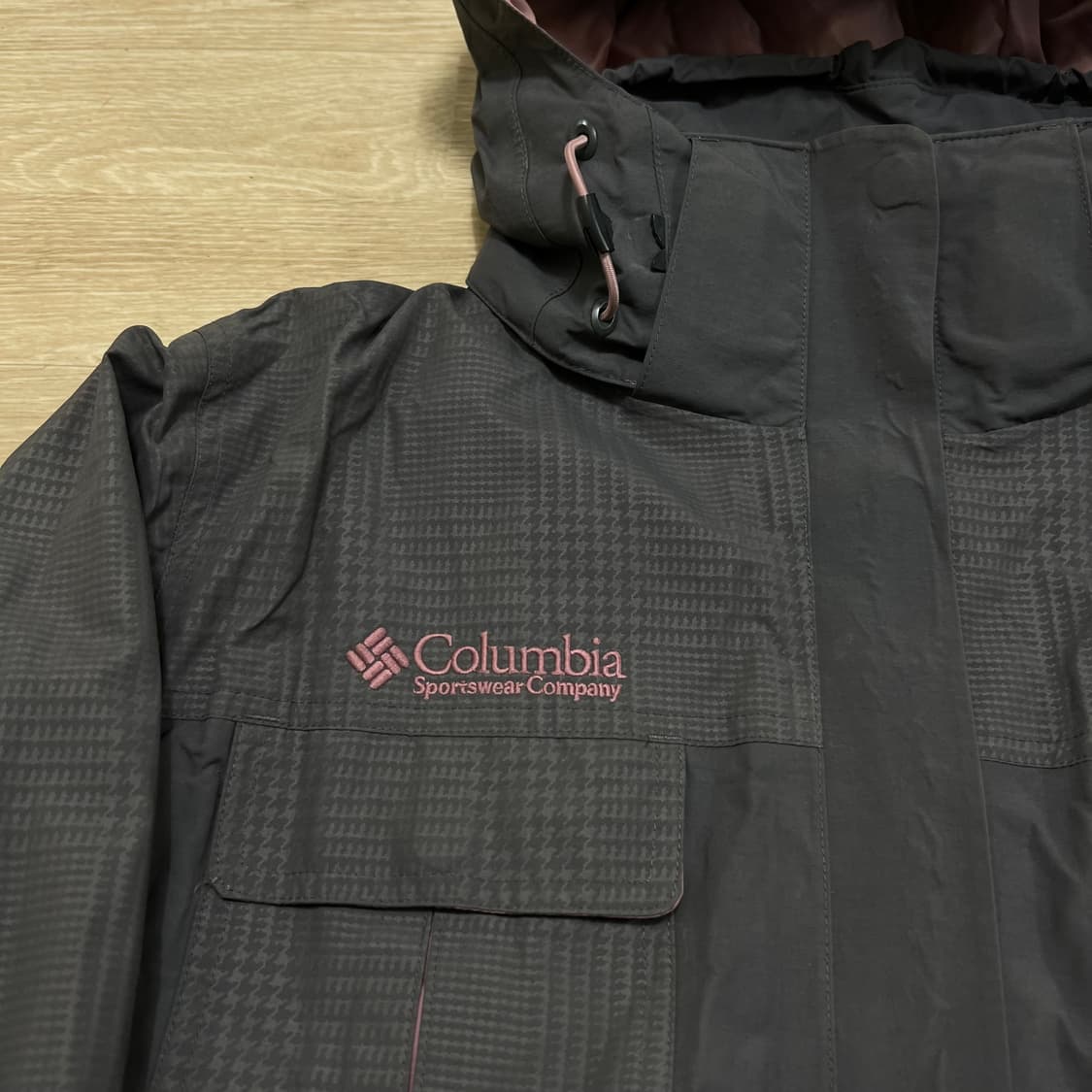 컬럼비아 고어텍스 여성 티타늄 바람막이 후드자켓 [차콜] L/100 상품이미지4
