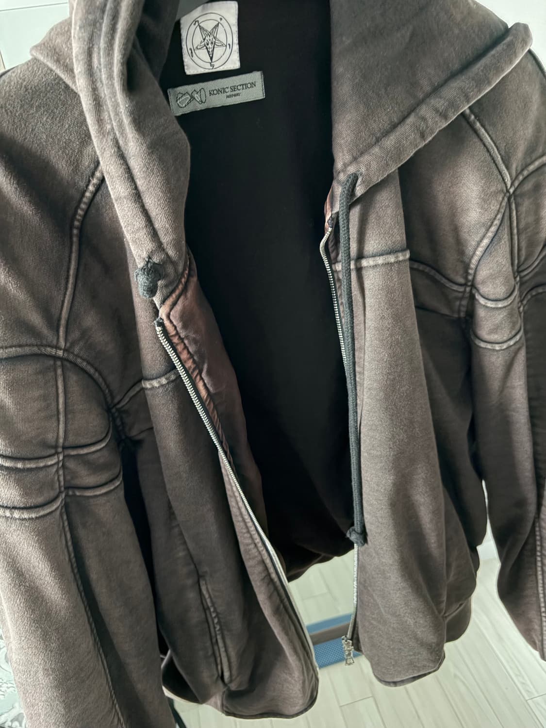 에모스탠스클럽 숄더 후드집업 상품이미지1