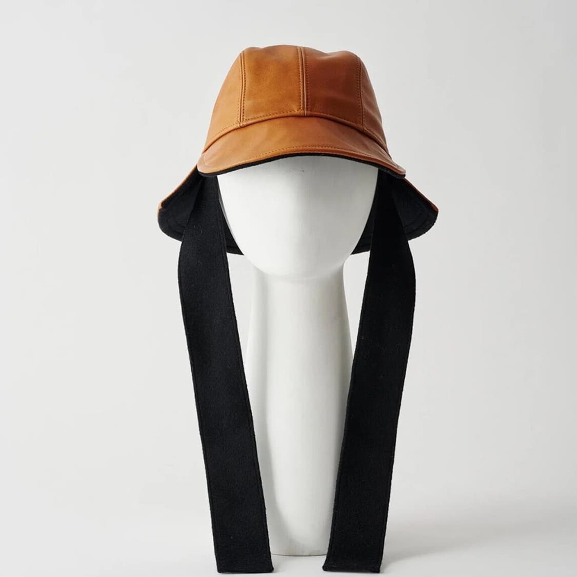 LA MAISON DE LYLLIS leather hat 상품이미지3