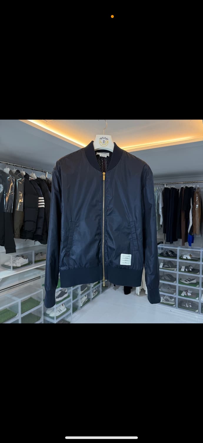 [라오브전포점] 톰브라운 백삼선 스트라이프 금장 봄버 자켓 상품이미지1