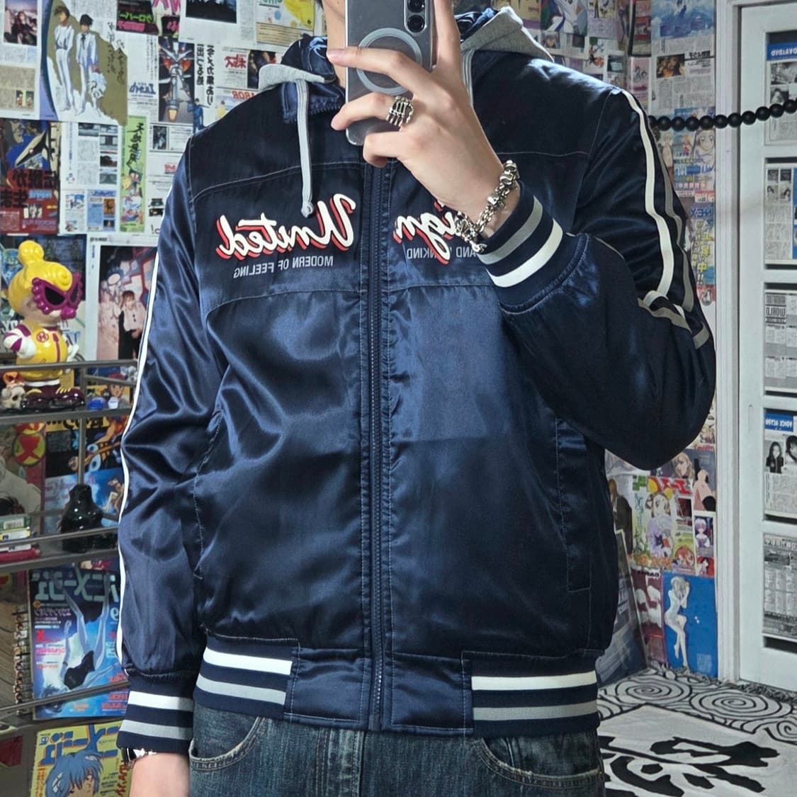 디자인 유나이티드 네이비 유광 누빔 점퍼 상품이미지1