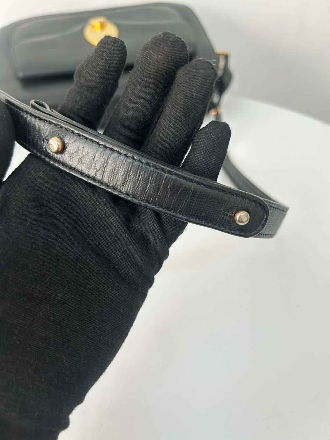 지방시 빈티지 금장 오벌 락 가죽 숄더 크로스백 상품이미지8