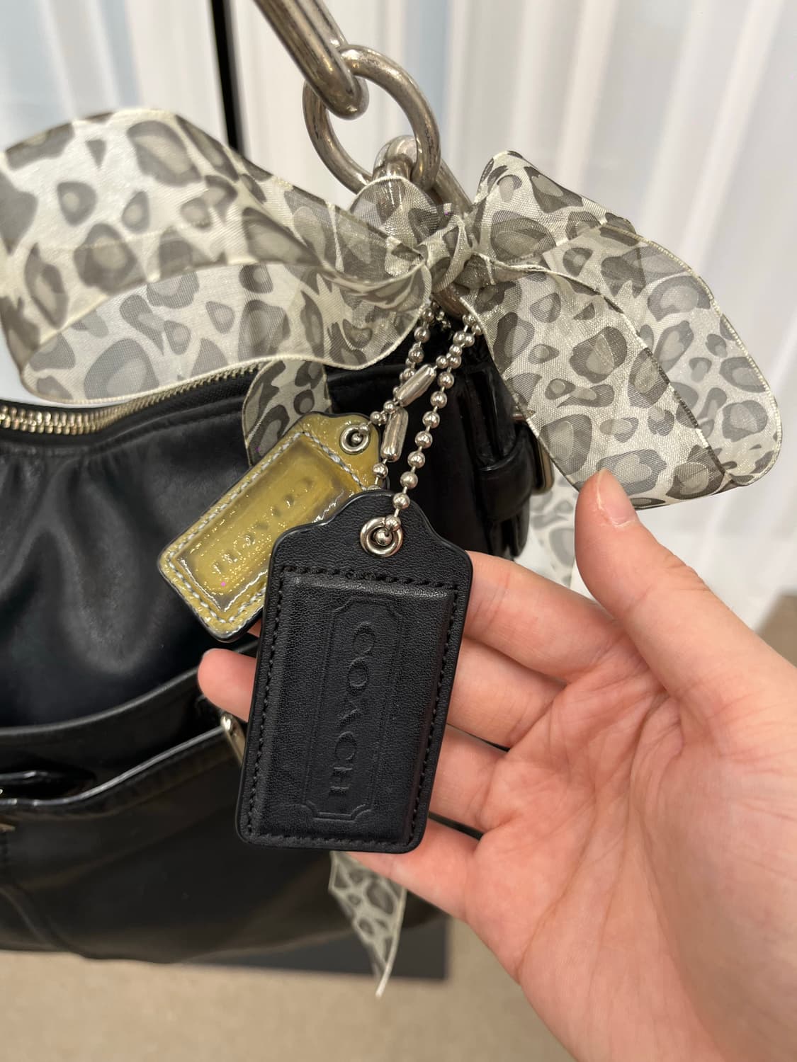 Coach Black Paper Shoulder Bag 상품이미지7