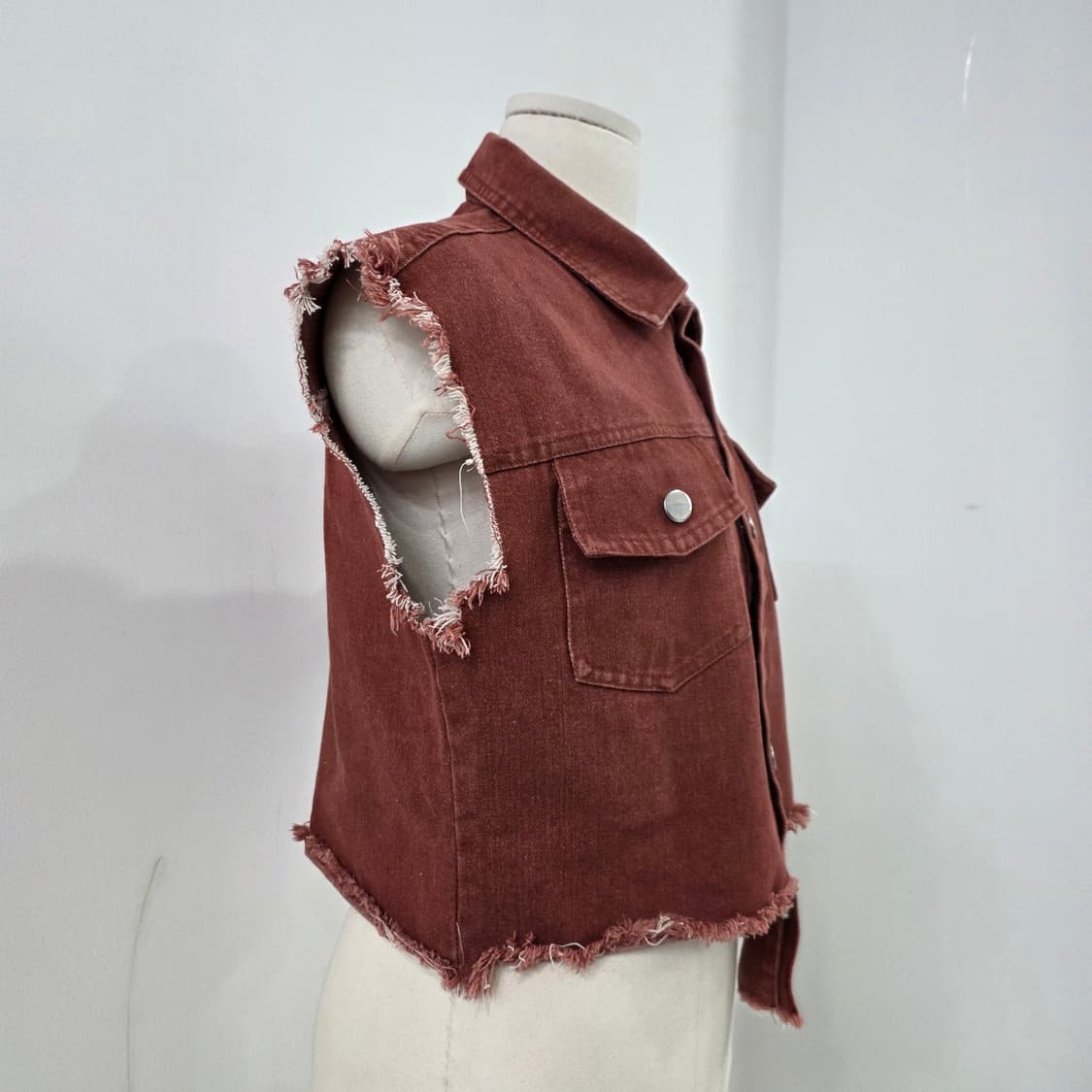 브릭 레드 컷오프 크롭 데님 베스트 상품이미지2