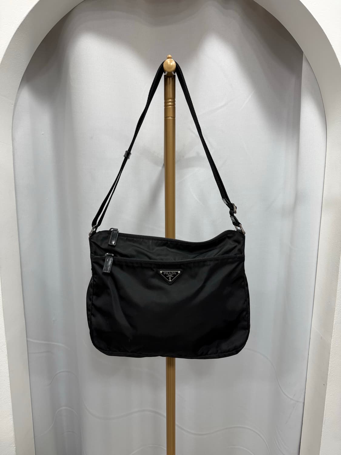 프라다 나일론 크로스백 상품이미지1