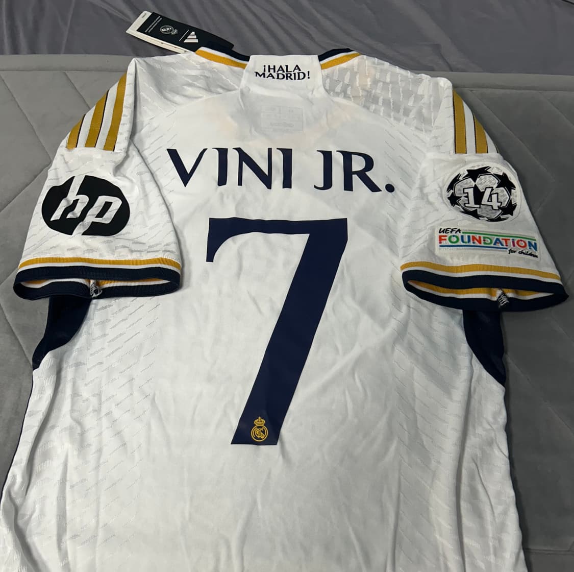 23/24 레알 마드리드 홈 어센틱 유니폼 상품이미지2