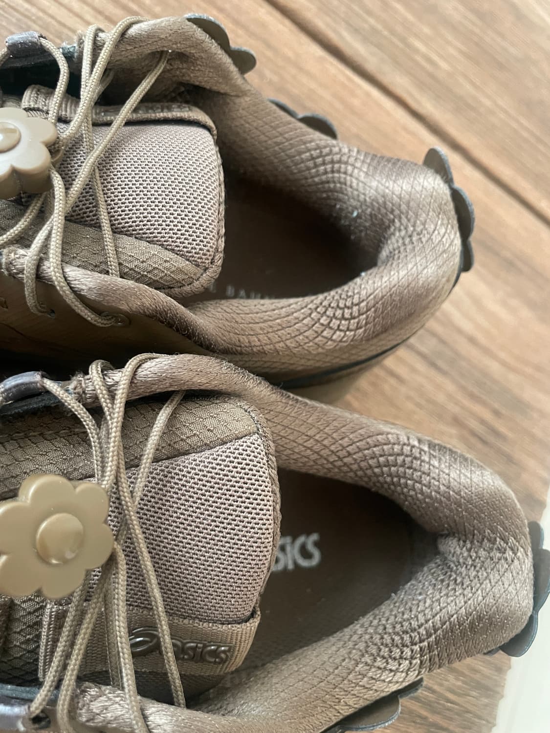 세실리아반센 아식스 브라운 250(US8) 상품이미지6