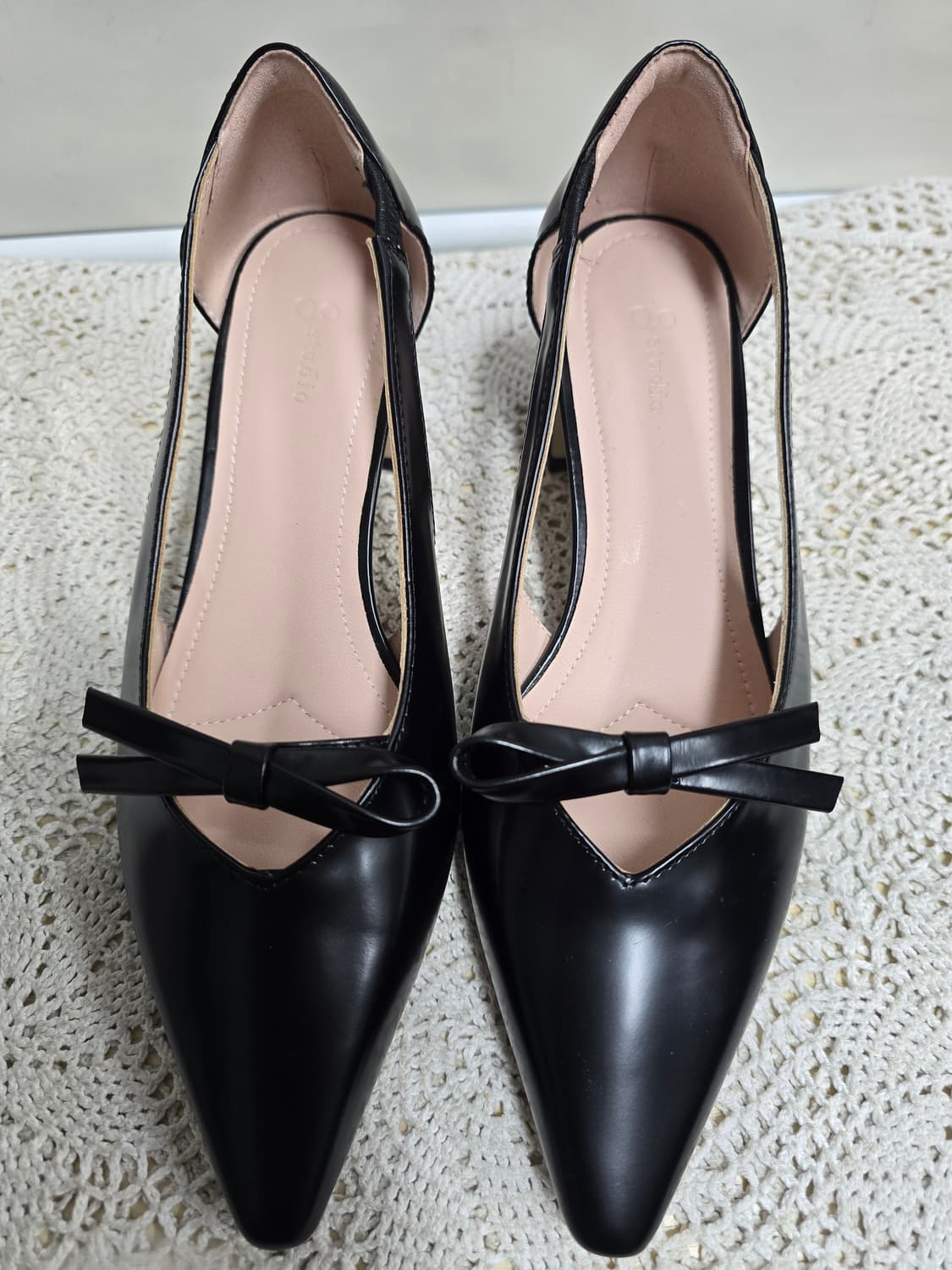 새상품)지스튜디오 사이드 오픈 리본 펌프스 235 상품이미지1